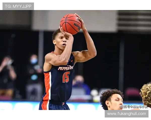 爱德华兹首节狂砍14分半场高效9中7三分命中2记助攻4次表现抢眼